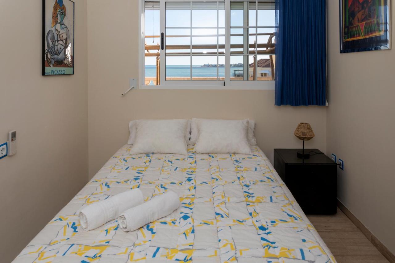 Caleta, Atico, 3 Frente Al Mar, By Bookindenia Apartment *