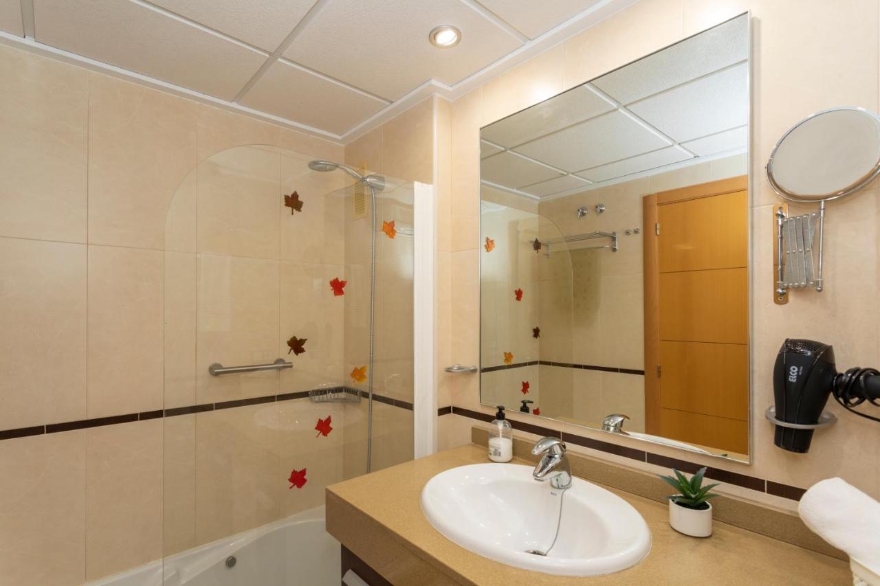 Apartment Caleta, Atico, 3 Frente Al Mar, By Bookindenia