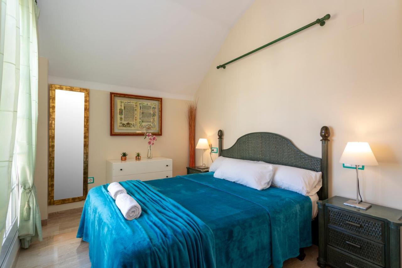 Caleta, Atico, 3 Frente Al Mar, By Bookindenia