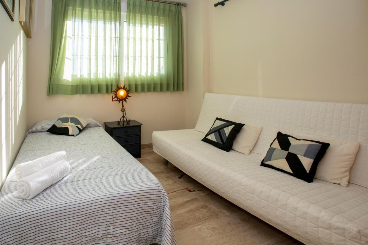 Apartment Caleta, Atico, 3 Frente Al Mar, By Bookindenia *